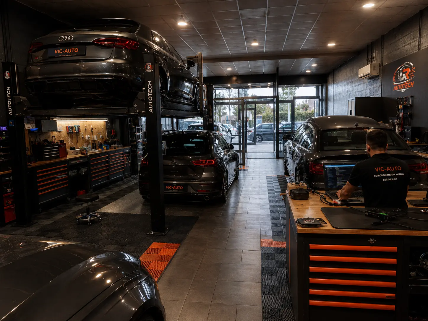 Atelier automobile Vic-Auto à Gond-Pontouvre avec ponts et véhicules