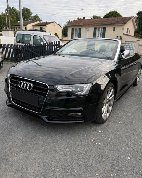 Audi A5 Cabriolet noire, plaque masquée, présentée par Vic-Auto pour sa réalisation Stage 1.