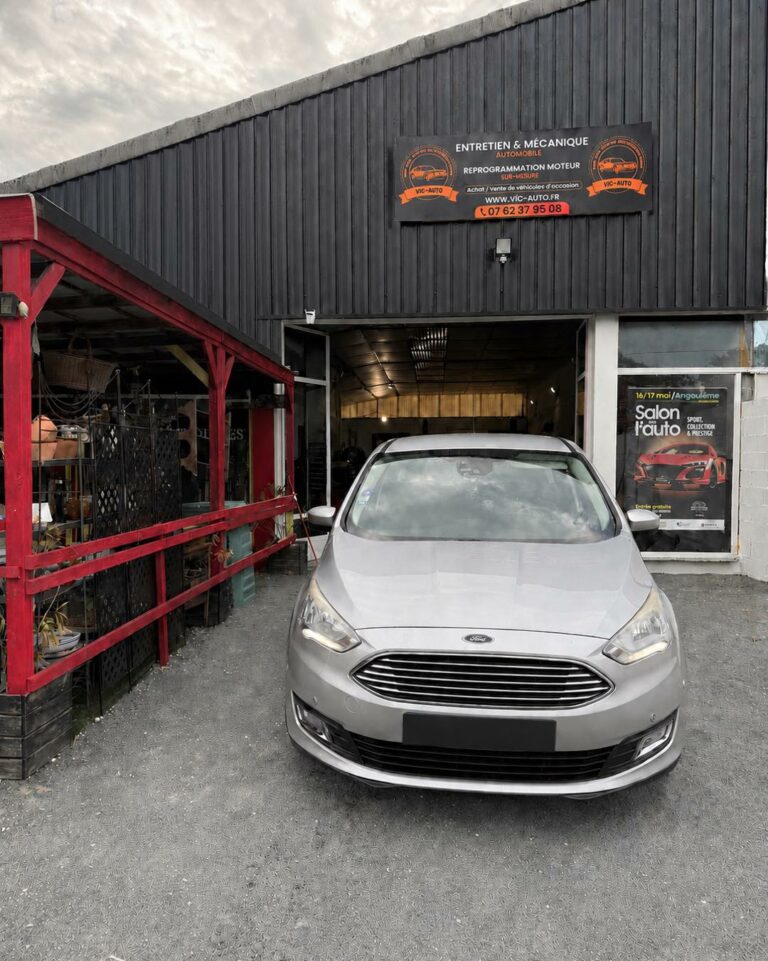 Ford C-Max 1.0 EcoBoost · 2015, véhicule présenté dans une réalisation Vic-Auto.