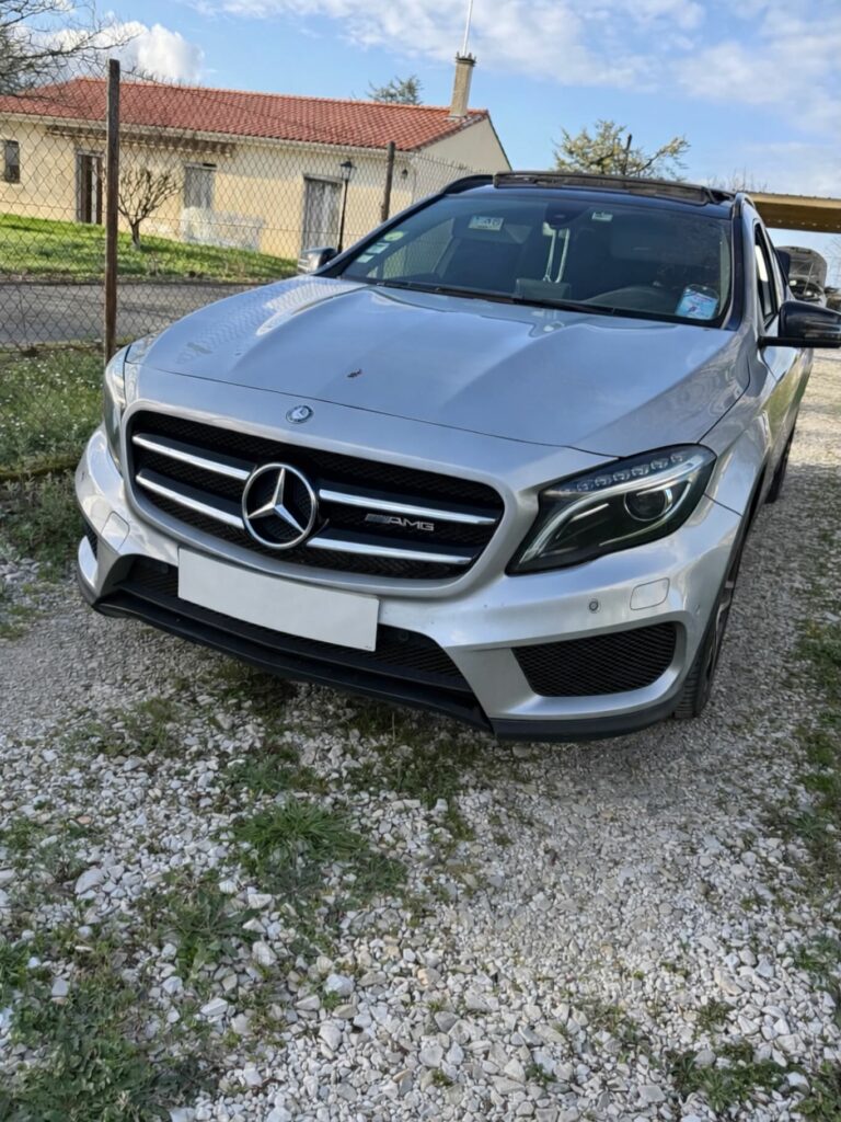Mercedes GLA 2.2 CDI 4MATIC, véhicule présenté dans une réalisation Vic-Auto.