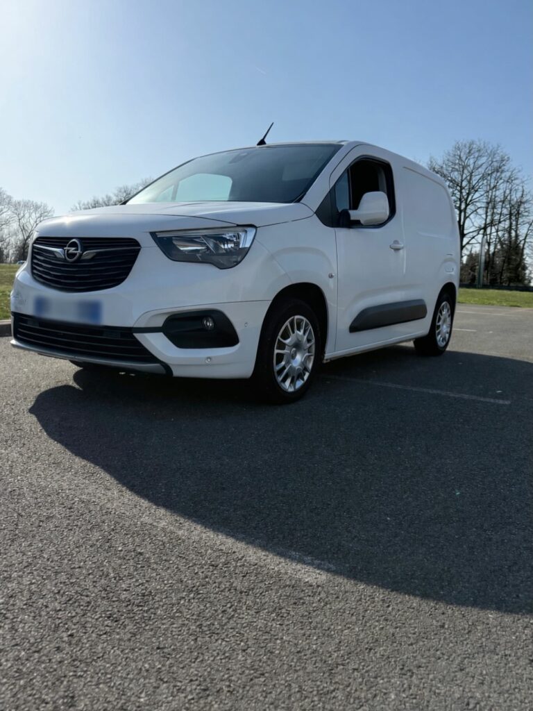 Opel Combo, véhicule présenté dans une réalisation Vic-Auto.